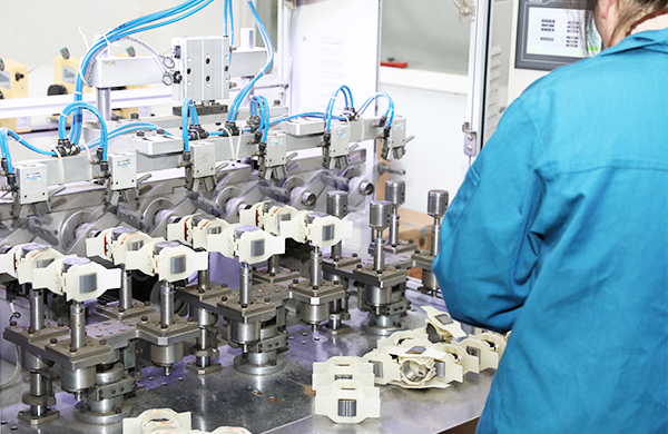 Fabricante de motor de pólo sombreado